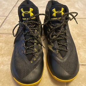 Under Armour Curry 3 Black & Yellow Sneaker Size 9